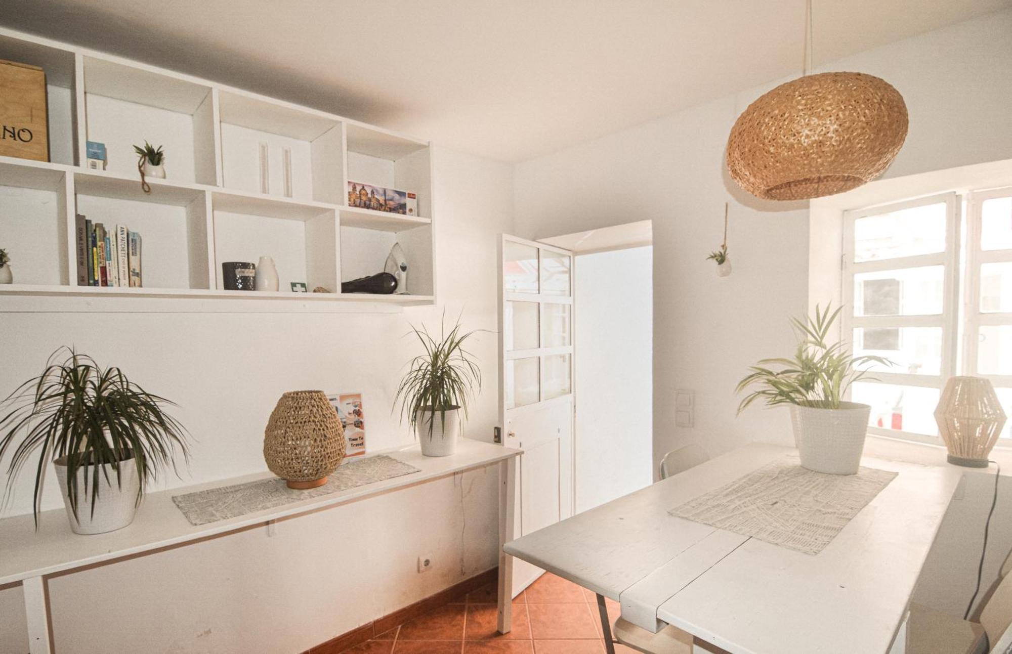 Shared Apartment With Bright Private Patio In Lisboa Exterior foto